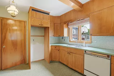 152 Manchester St, Leominster, MA 01453 - Photo 15