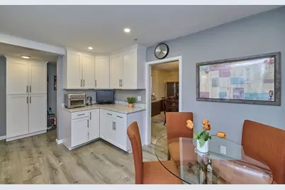 291 Russett Rd, Brookline, MA 02467 - Photo 9