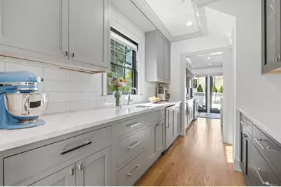 8 Stetson St, Brookline, MA 02446 - Photo 9