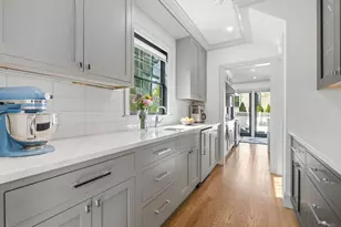 8 Stetson St, Brookline, MA 02446 - Photo 9