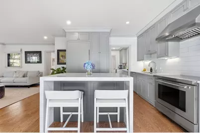 8 Stetson St, Brookline, MA 02446 - Photo 11