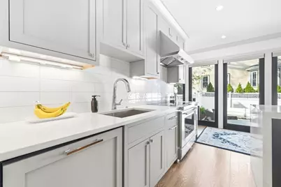 8 Stetson St, Brookline, MA 02446 - Photo 13