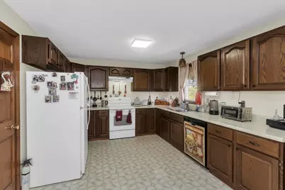 7 Mount Hitchcock Rd, Wales, MA 01081 - Photo 5