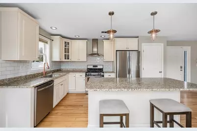 821 Merrimack Ave, Dracut, MA 01826 - Photo 5