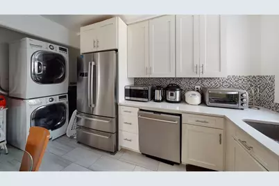 22-24 Broadlawn Park #24, Boston, MA 02467 - Photo 3