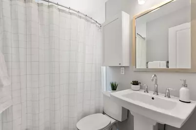 34 Catherine St #6, Boston, MA 02131 - Photo 11