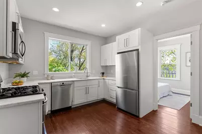 34 Catherine St #6, Boston, MA 02131 - Photo 9