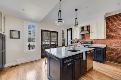 582 E 7th St, Boston, MA 02127 - Photo 15