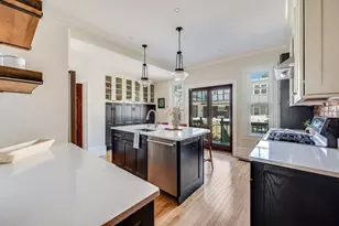 582 E 7th St, Boston, MA 02127 - Photo 11