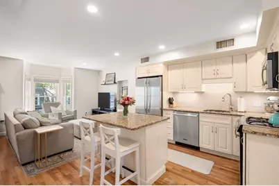 314 W 4th St #3, Boston, MA 02127 - Photo 11