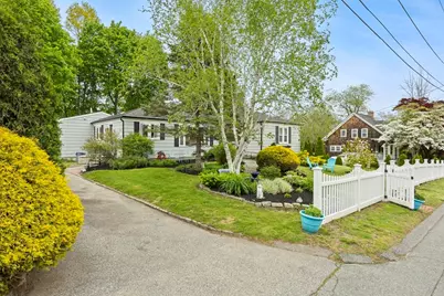 194 Grove Ave, Somerset, MA 02726 - Photo 3