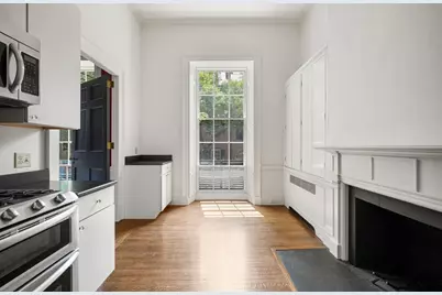 13 Chestnut St #1, Boston, MA 02108 - Photo 11