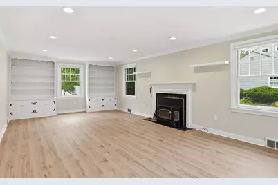 107 Viscount Rd, Longmeadow, MA 01106 - Photo 5