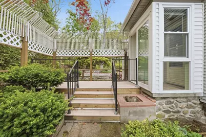 18 Maple St, Auburn, MA 01501 - Photo 5
