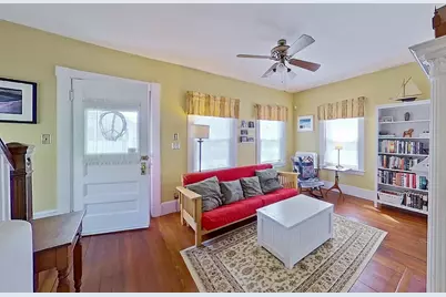 17 Buttonwood St, New Bedford, MA 02740 - Photo 5