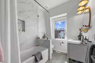 342 W 3rd St, Boston, MA 02127 - Photo 21