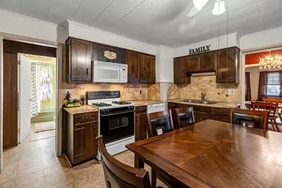 18 Wendell Pl, Springfield, MA 01105 - Photo 9