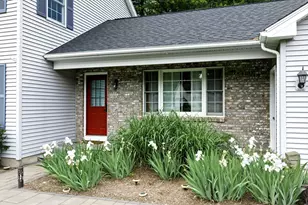 19 Overlook Dr, Wilbraham, MA 01095 - Photo 3
