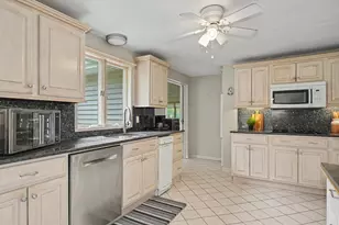 7 Parliament Ln, Woburn, MA 01801 - Photo 9