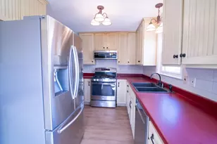 28 Lafayette St, Amesbury, MA 01913 - Photo 13