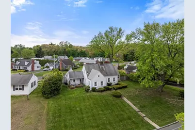 39 Pleasant St, Holyoke, MA 01040 - Photo 3