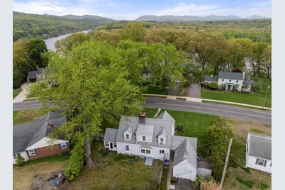 39 Pleasant St, Holyoke, MA 01040 - Photo 19