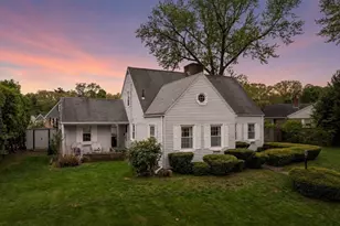 39 Pleasant St, Holyoke, MA 01040 - Photo 5