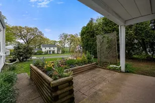 39 Pleasant St, Holyoke, MA 01040 - Photo 23
