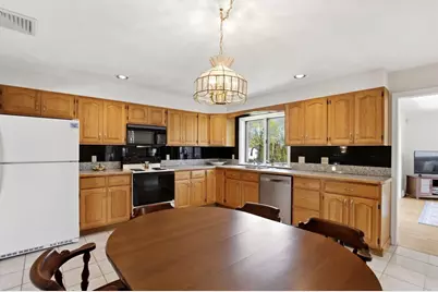 6 Gavin Cir, Stoneham, MA 02180 - Photo 3