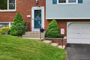 27 Mt Tom Ave, Holyoke, MA 01040 - Photo 3