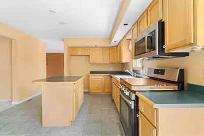 19 Pinehurst Ave, Saugus, MA 01906 - Photo 5