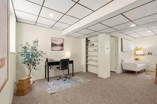 35 Freeport Dr, Burlington, MA 01803 - Photo 27