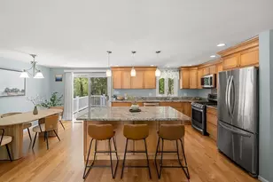 35 Freeport Dr, Burlington, MA 01803 - Photo 3