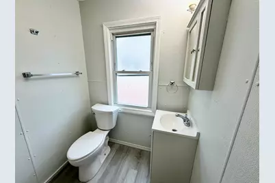 27 Loring St, Springfield, MA 01105 - Photo 7