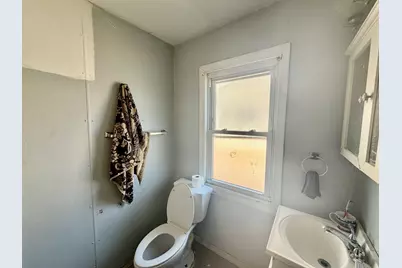 27 Loring St, Springfield, MA 01105 - Photo 15
