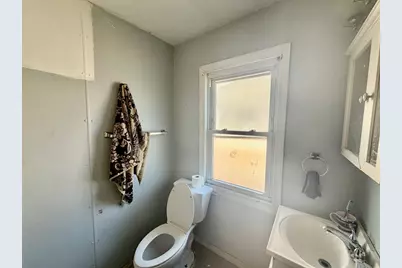 27 Loring St, Springfield, MA 01105 - Photo 15