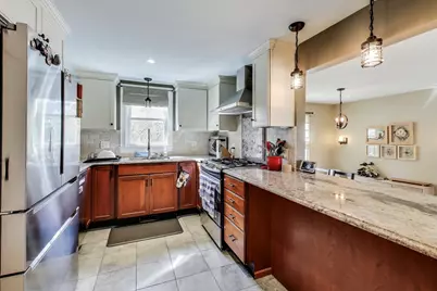 22 Irving St, Reading, MA 01867 - Photo 7
