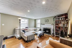 22 Irving St, Reading, MA 01867 - Photo 5