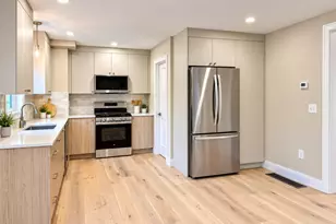562 Gorham St, Lowell, MA 01852 - Photo 13
