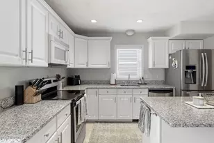35 Collins St, Danvers, MA 01923 - Photo 3