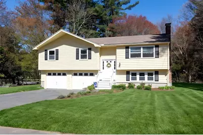 2 Red Coat Ln, Plainville, MA 02762 - Photo 1