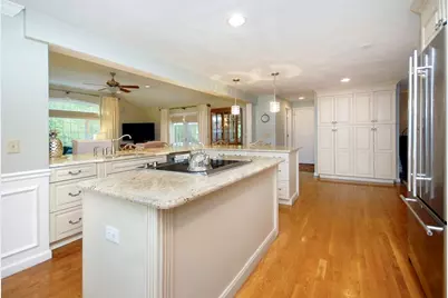 2 Blackthorne Cir, Hopkinton, MA 01748 - Photo 9