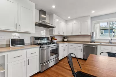 28 Riverside Sq, Boston, MA 02136 - Photo 9