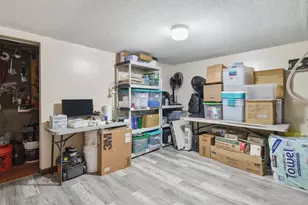 310 W Allen Ridge Rd, Springfield, MA 01118 - Photo 29