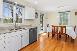 28 Blossom St, Waltham, MA 02451 - Photo 5
