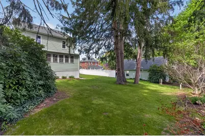 7 East Greenwood St, Amesbury, MA 01913 - Photo 5
