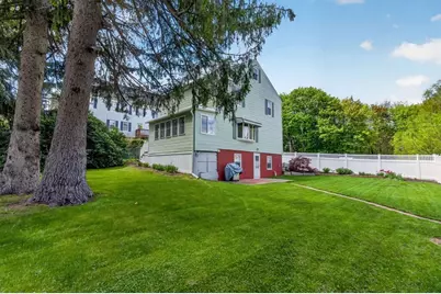7 East Greenwood St, Amesbury, MA 01913 - Photo 3