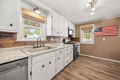 47 Rockford St, Brockton, MA 02301 - Photo 11