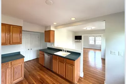 58 Dix St #58, Waltham, MA 02453 - Photo 3