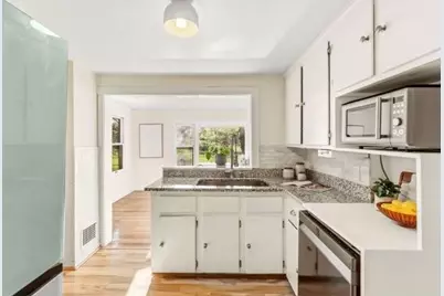 567 Poplar St, Boston, MA 02131 - Photo 11